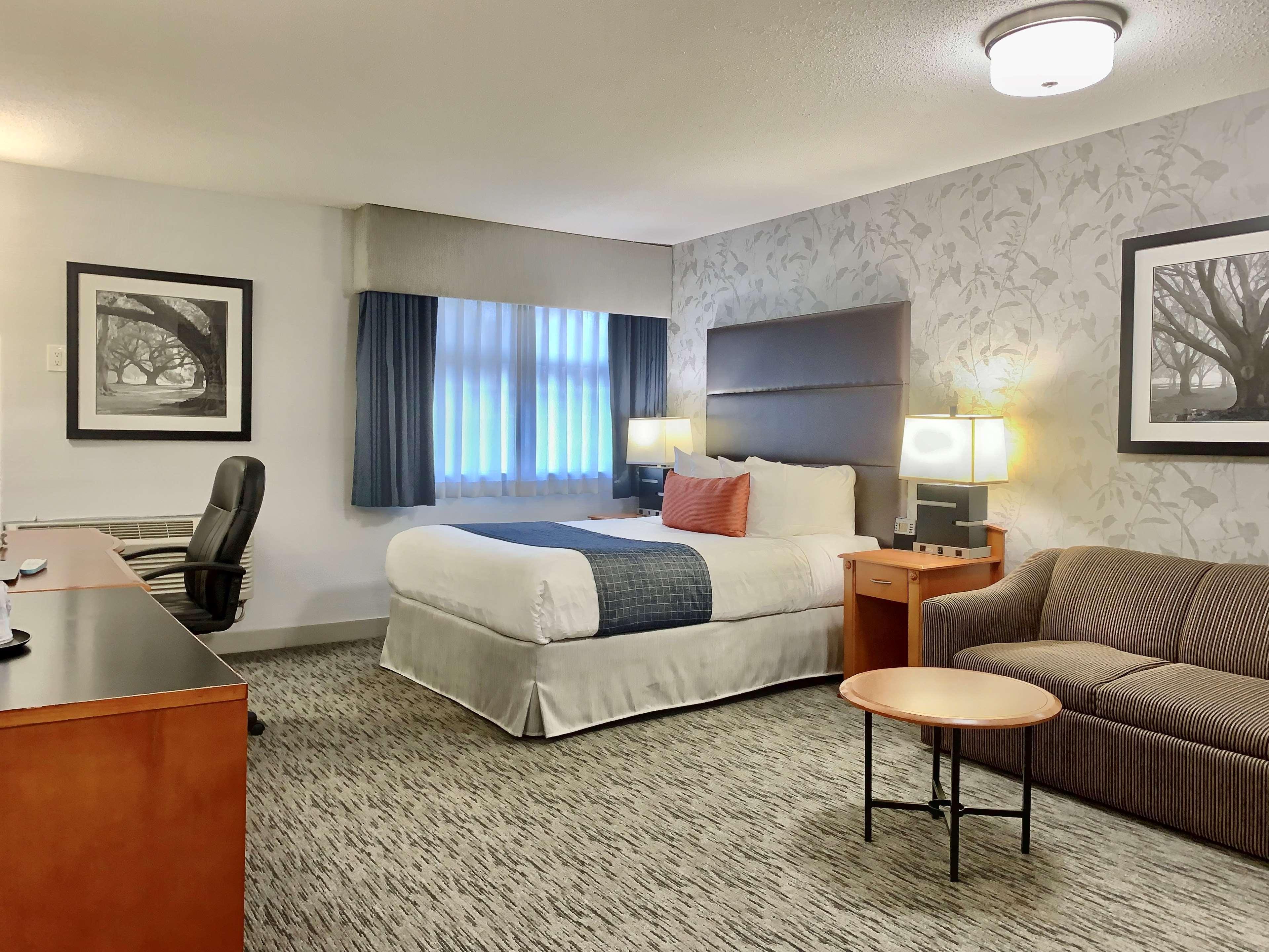 Best Western Plus Regency Inn And Conference Centre Абътсфорд Екстериор снимка