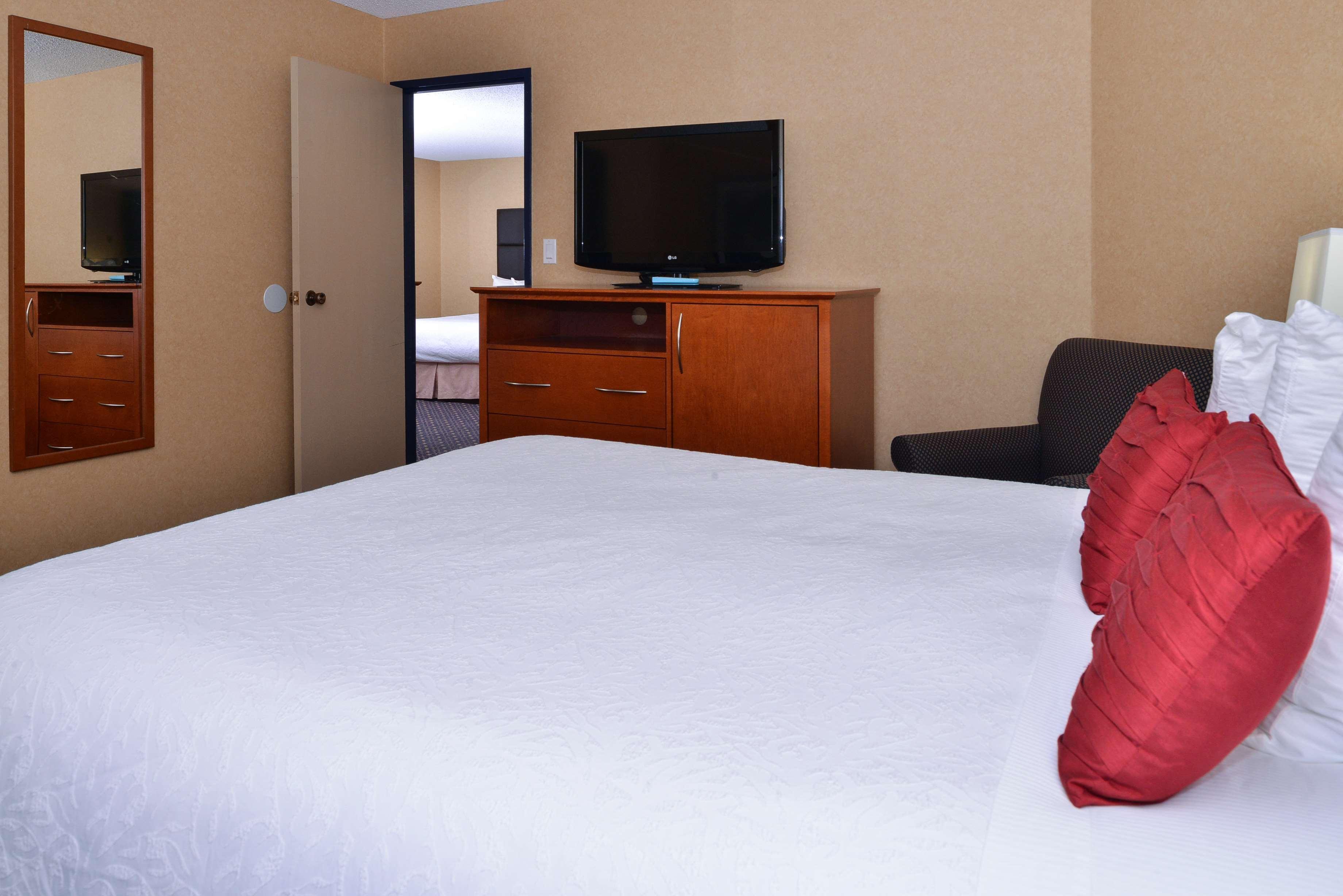 Best Western Plus Regency Inn And Conference Centre Абътсфорд Екстериор снимка