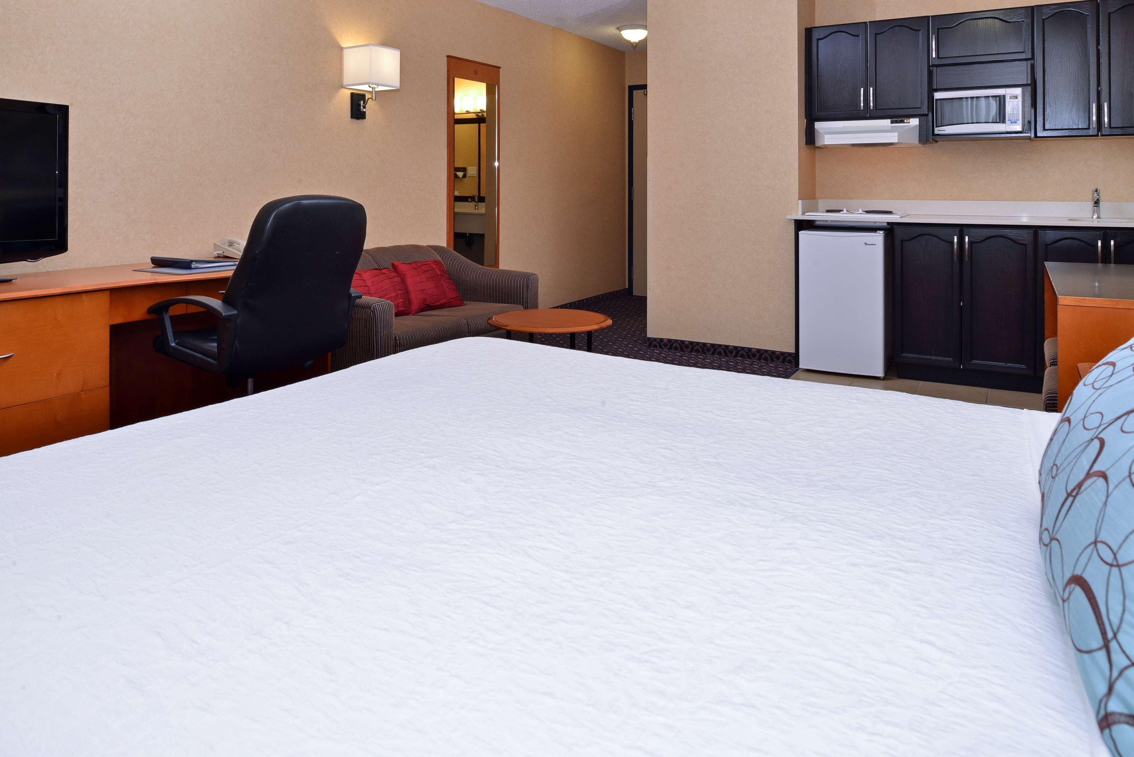 Best Western Plus Regency Inn And Conference Centre Абътсфорд Екстериор снимка