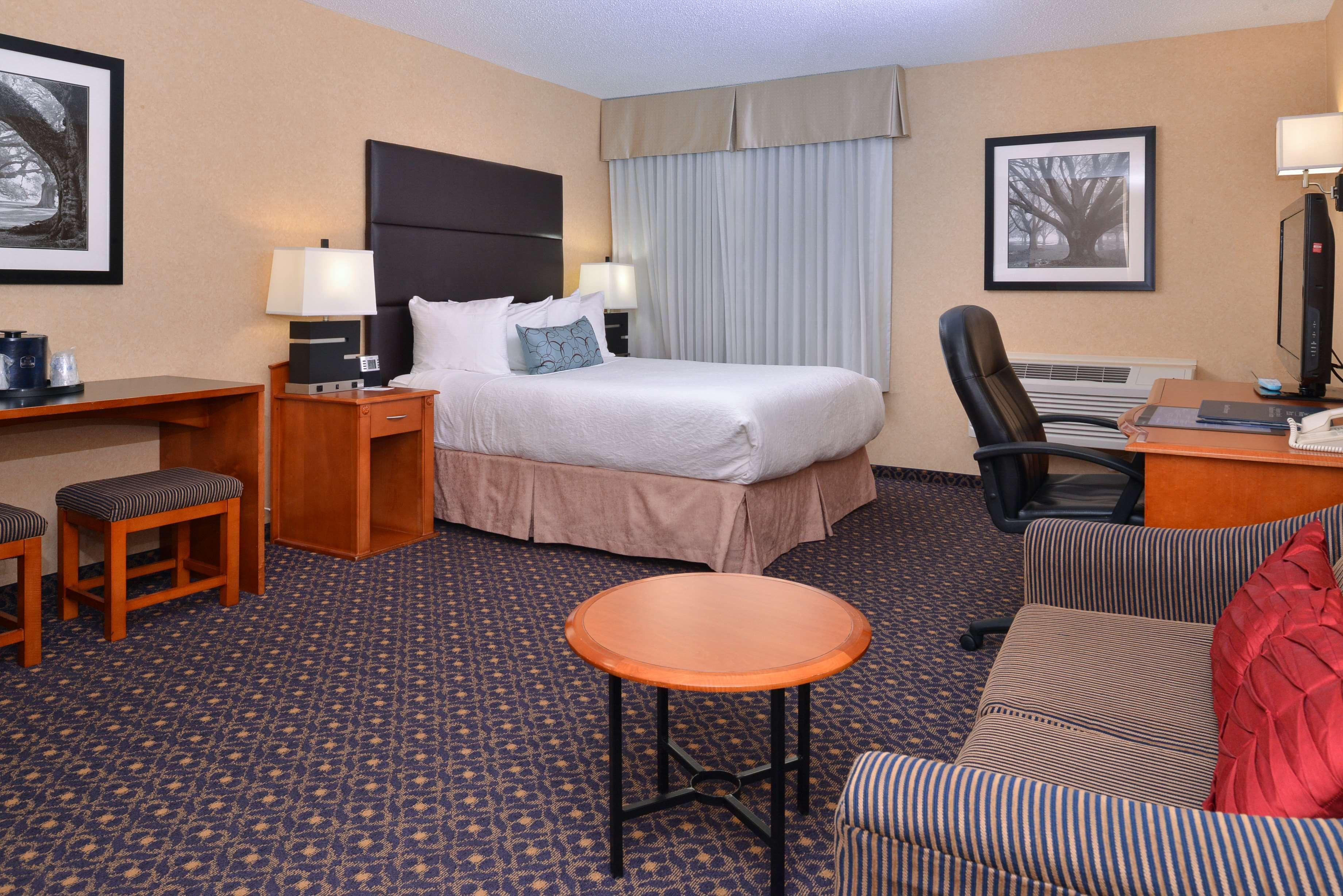 Best Western Plus Regency Inn And Conference Centre Абътсфорд Екстериор снимка