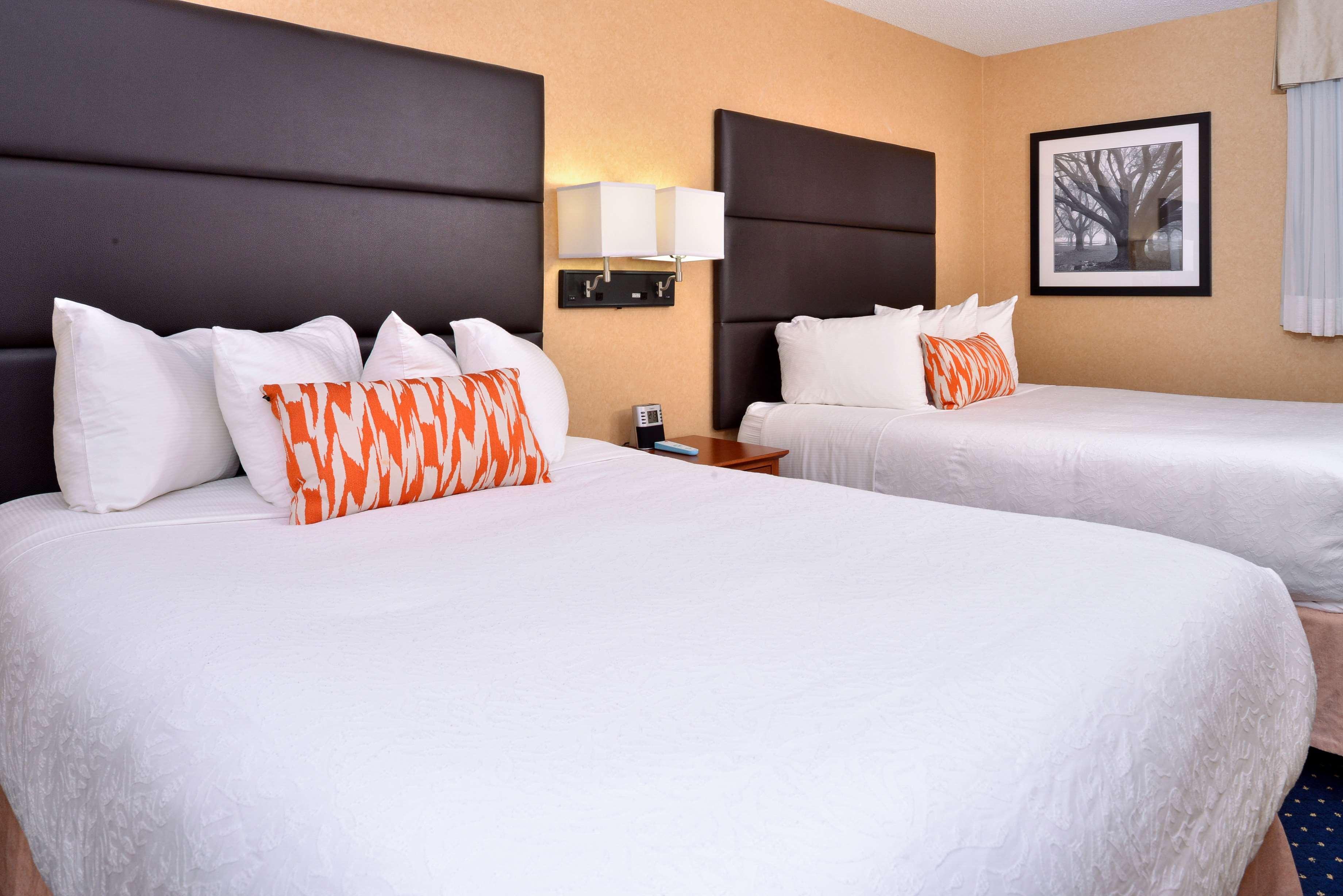 Best Western Plus Regency Inn And Conference Centre Абътсфорд Екстериор снимка