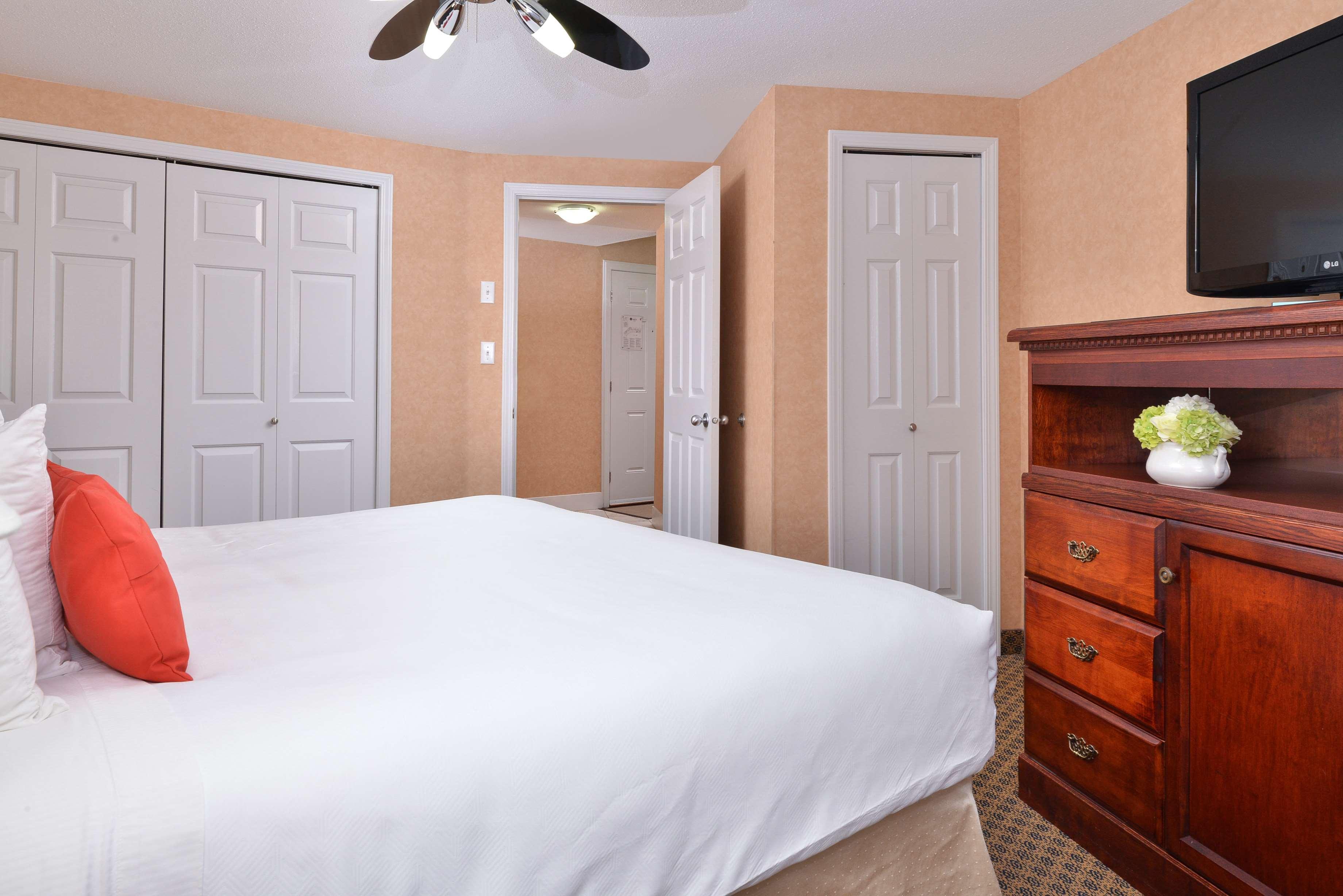 Best Western Plus Regency Inn And Conference Centre Абътсфорд Екстериор снимка