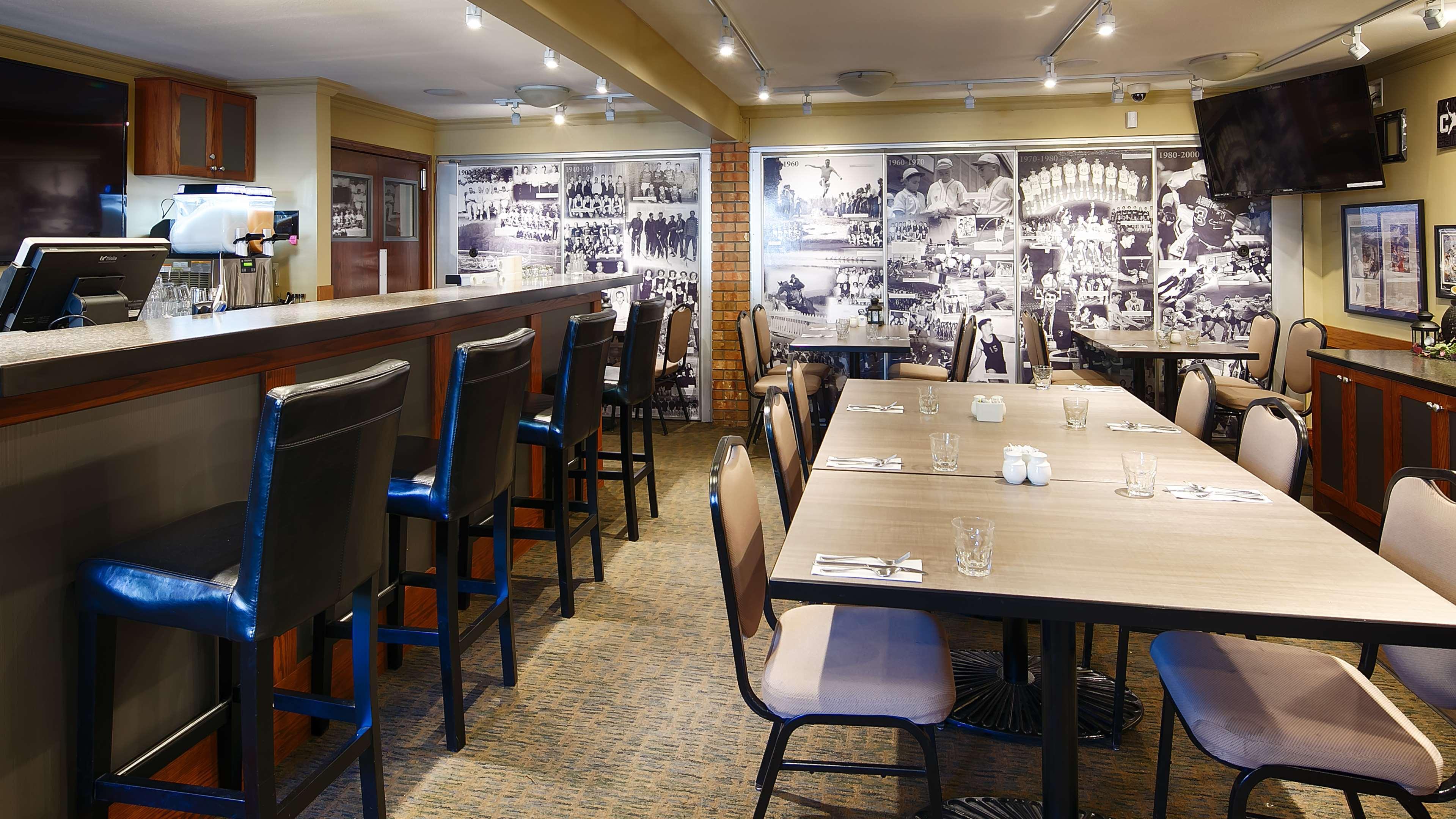 Best Western Plus Regency Inn And Conference Centre Абътсфорд Екстериор снимка