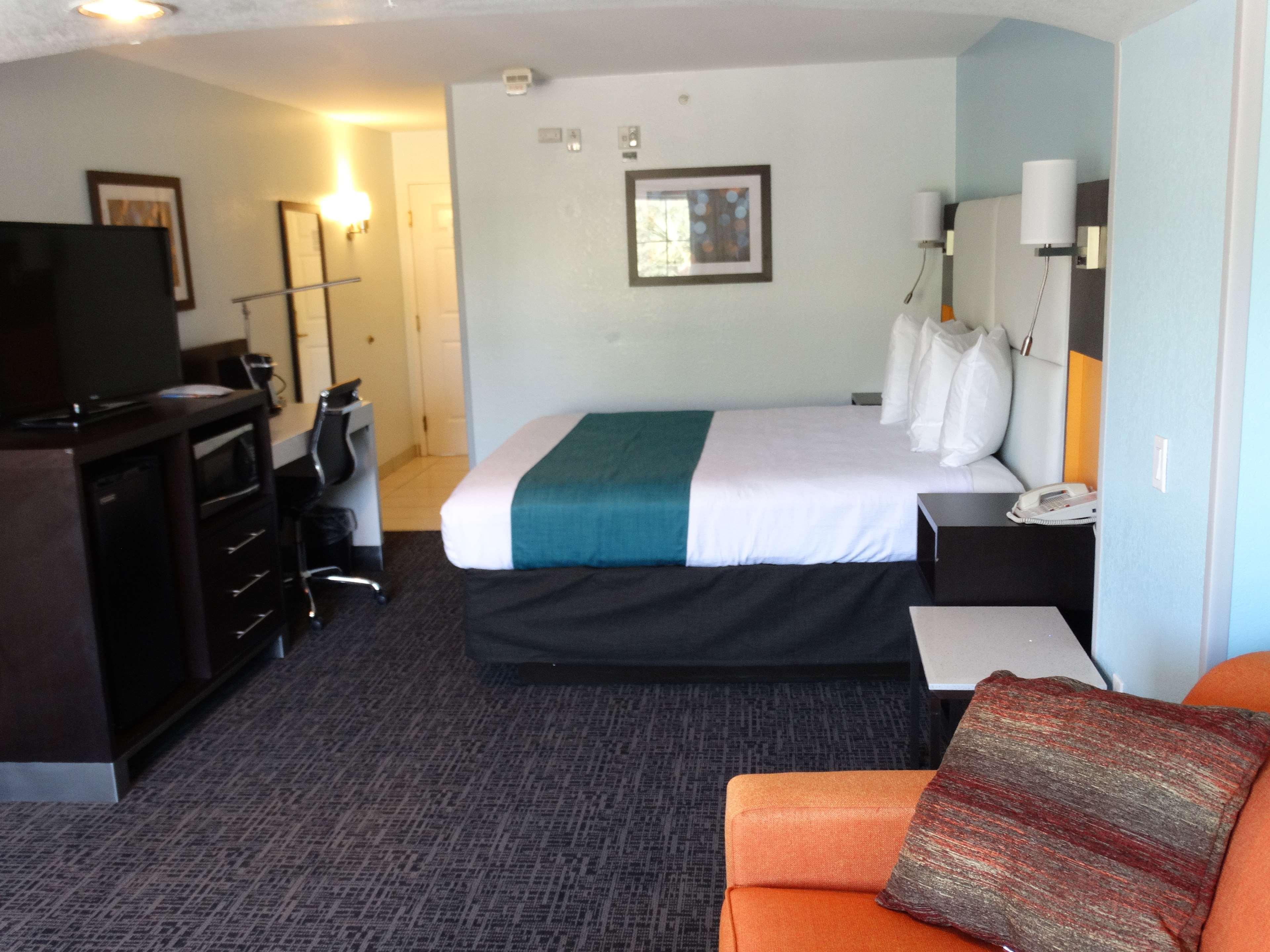 Best Western Plus Regency Inn And Conference Centre Абътсфорд Екстериор снимка