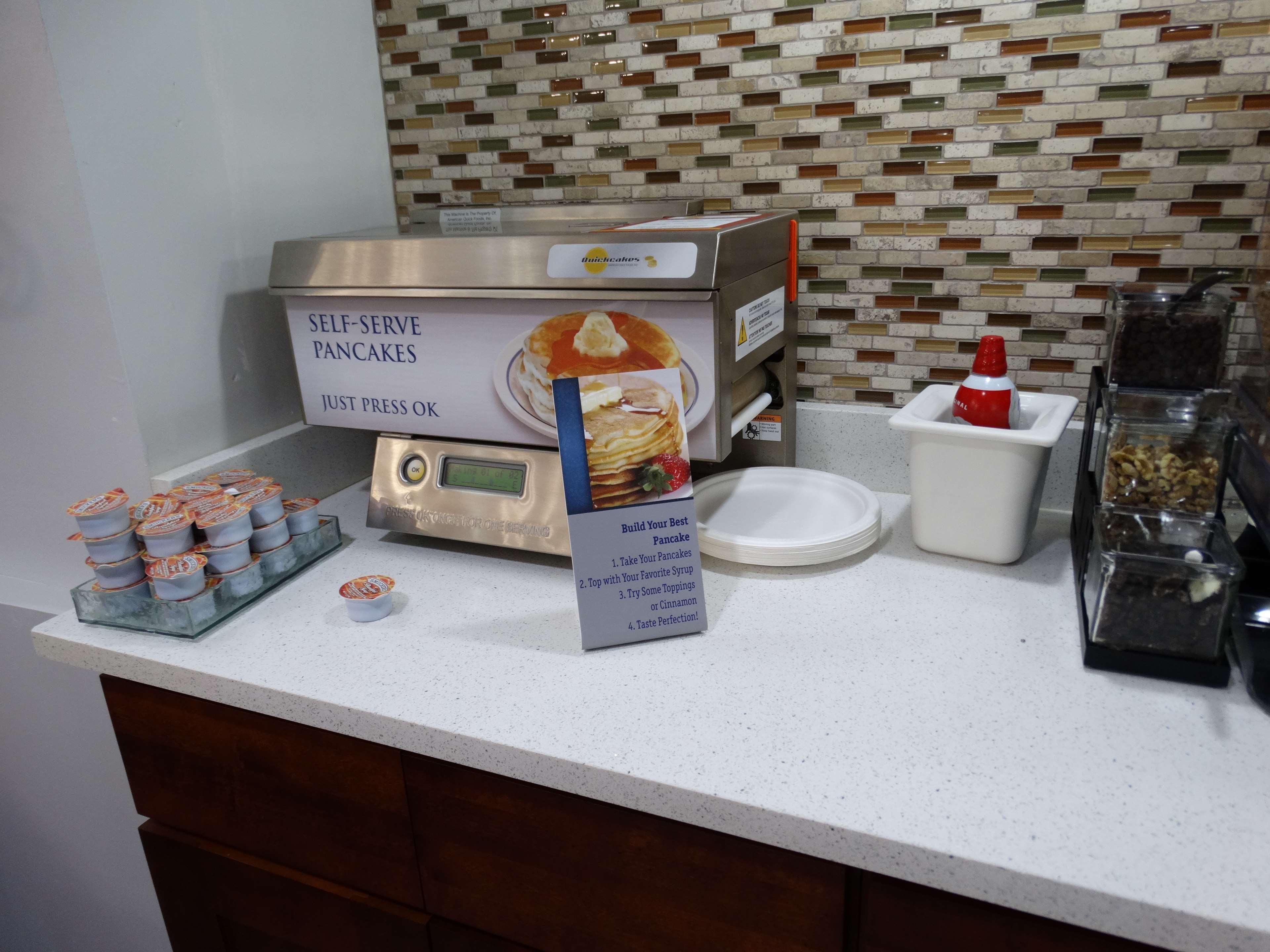 Best Western Plus Regency Inn And Conference Centre Абътсфорд Екстериор снимка