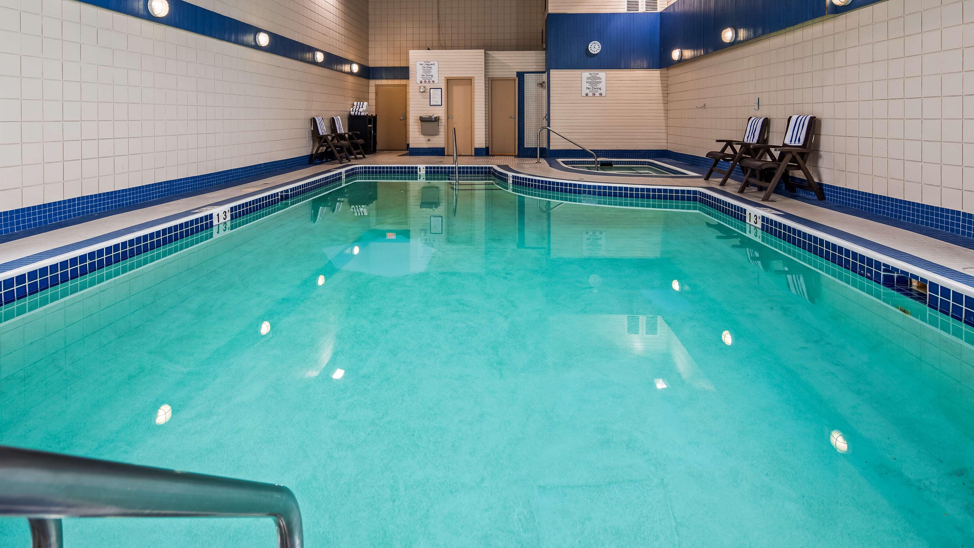 Best Western Plus Regency Inn And Conference Centre Абътсфорд Екстериор снимка