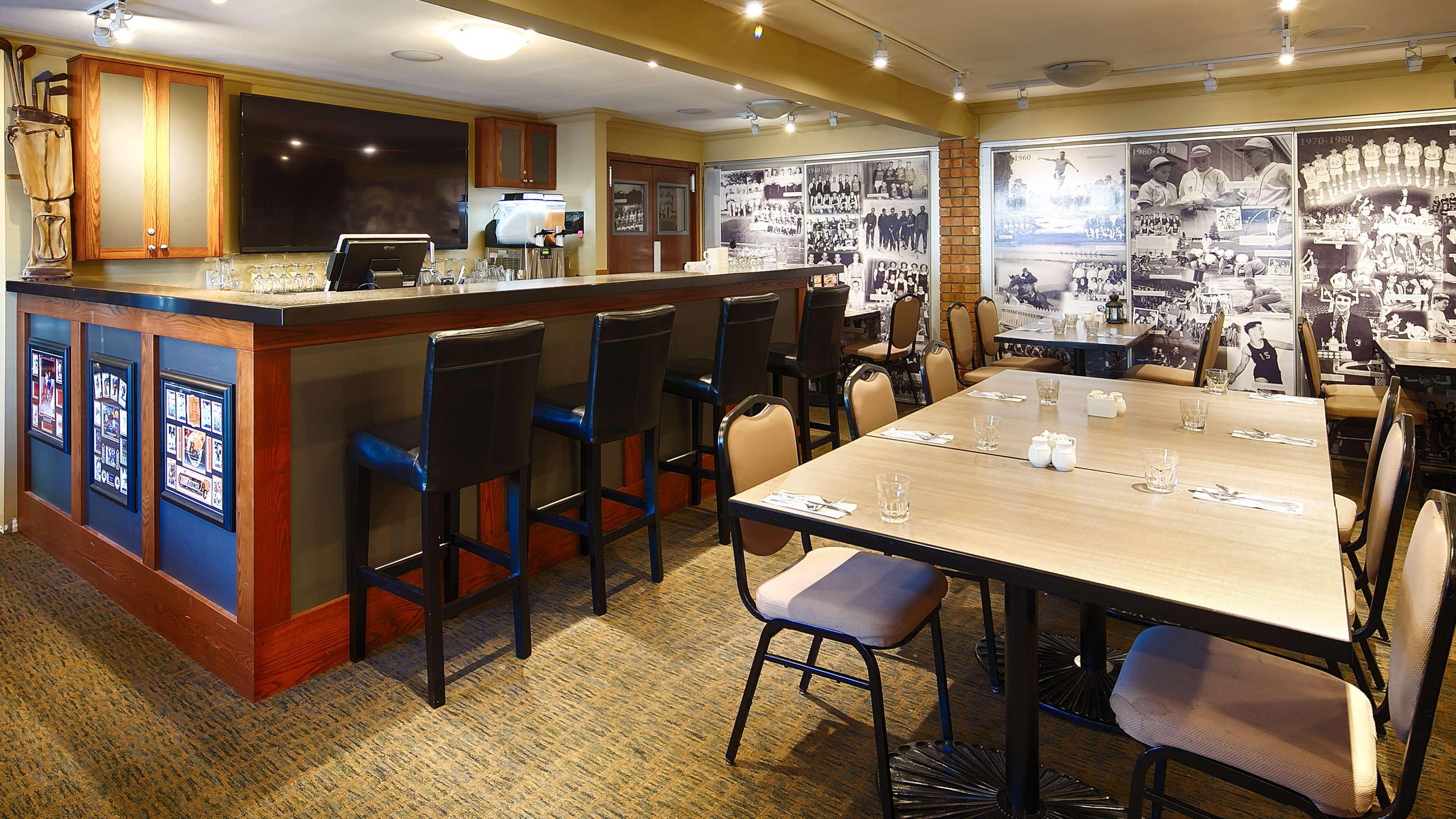 Best Western Plus Regency Inn And Conference Centre Абътсфорд Екстериор снимка