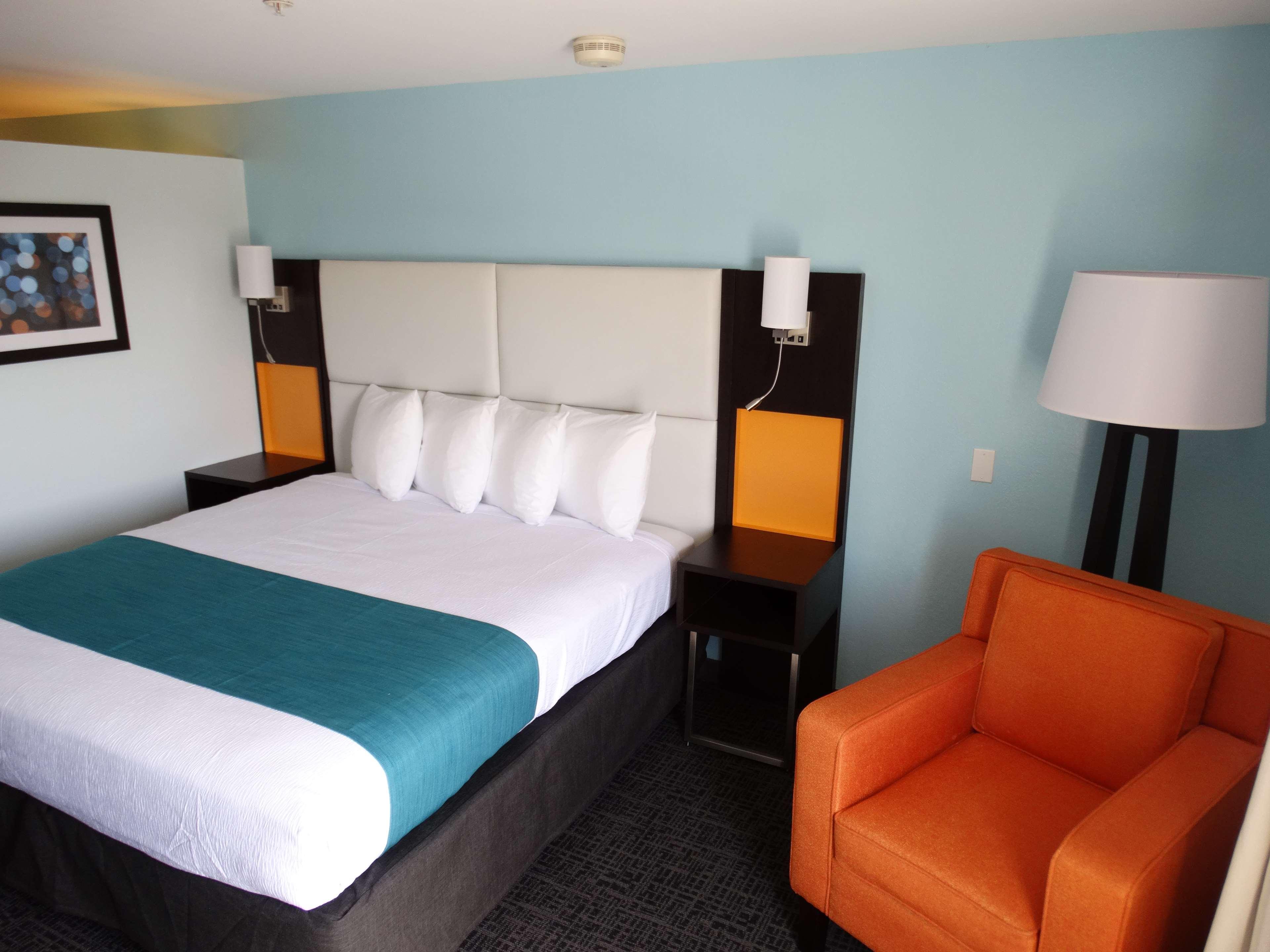 Best Western Plus Regency Inn And Conference Centre Абътсфорд Екстериор снимка