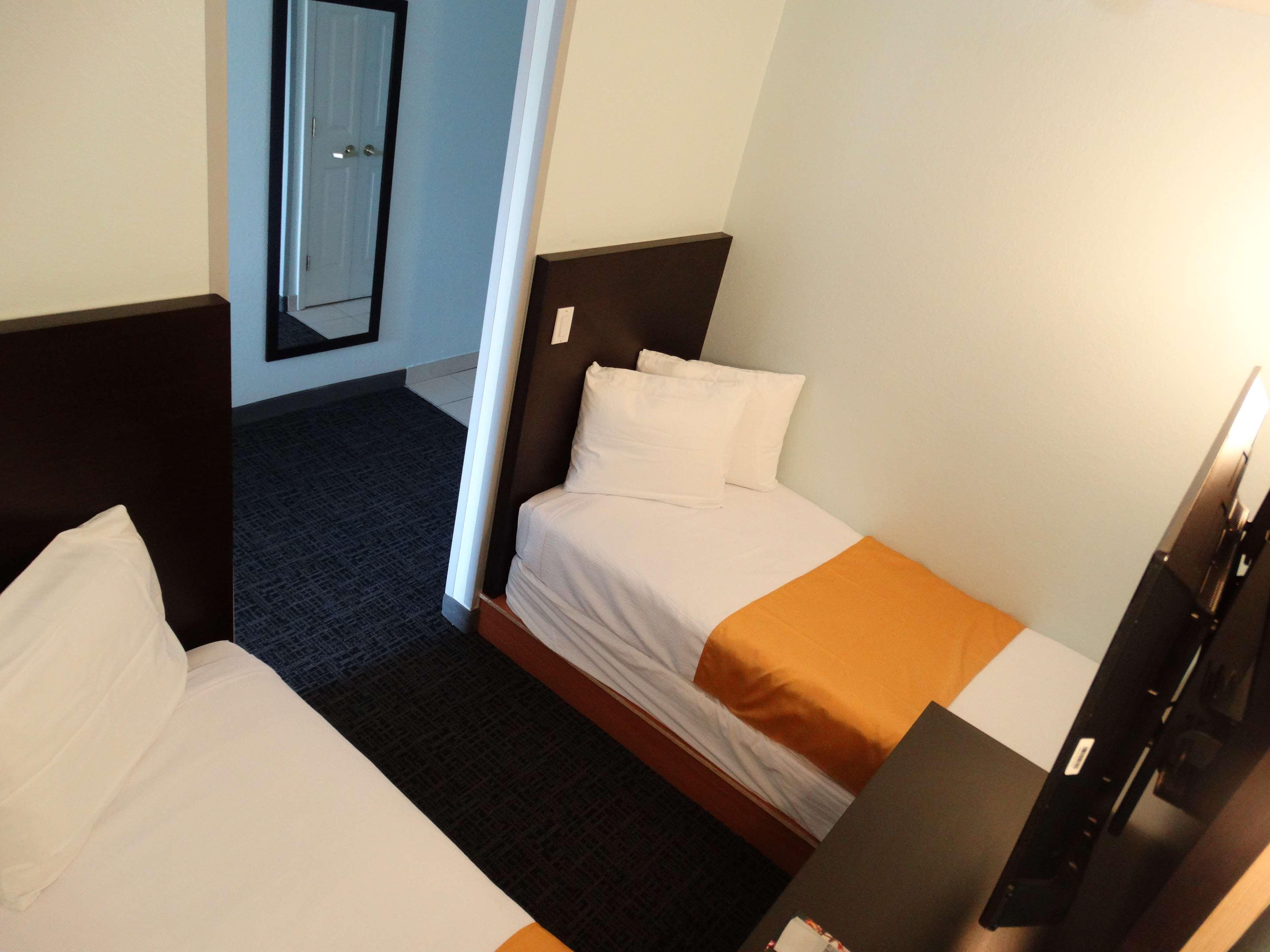 Best Western Plus Regency Inn And Conference Centre Абътсфорд Екстериор снимка