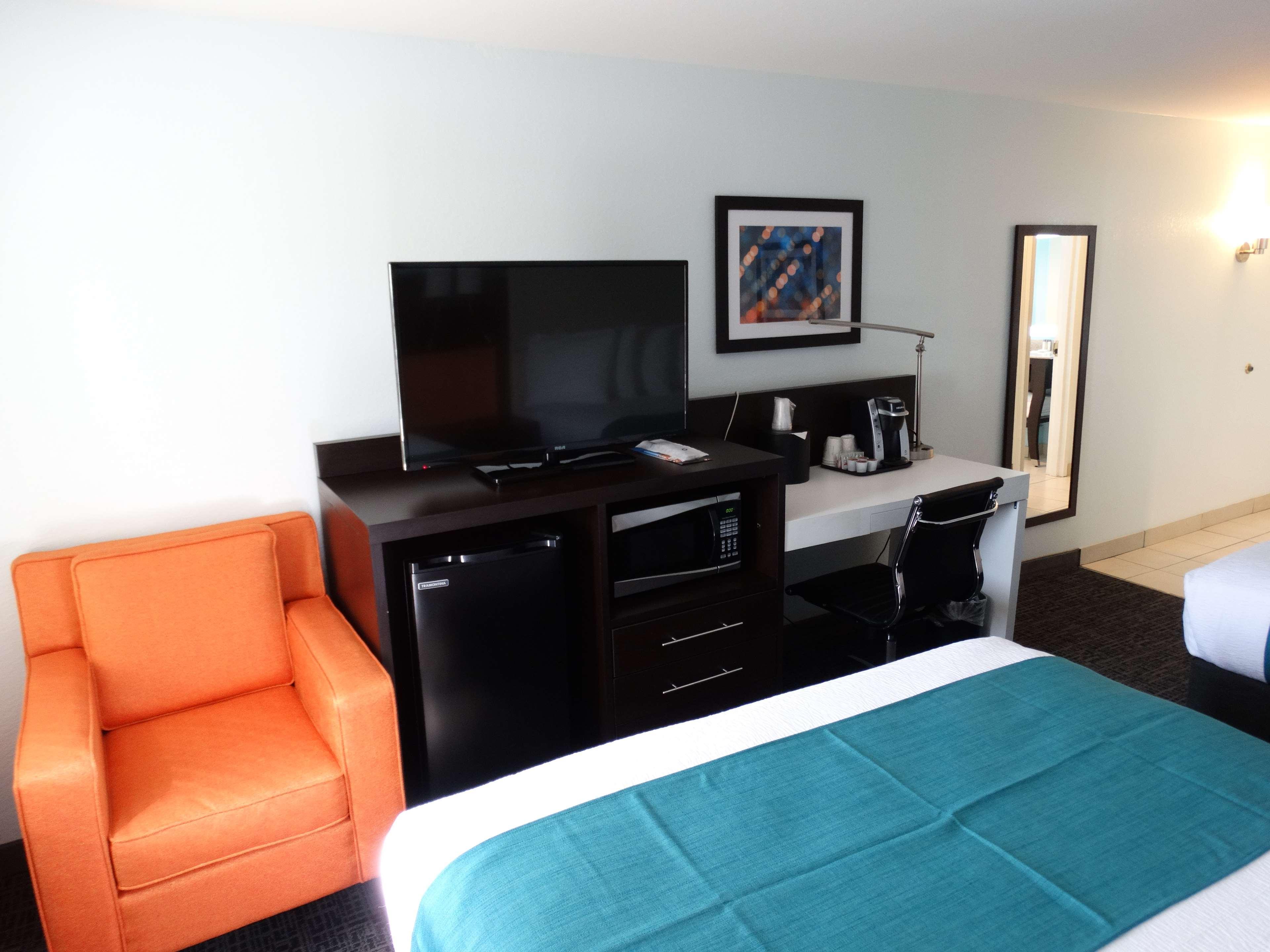 Best Western Plus Regency Inn And Conference Centre Абътсфорд Екстериор снимка