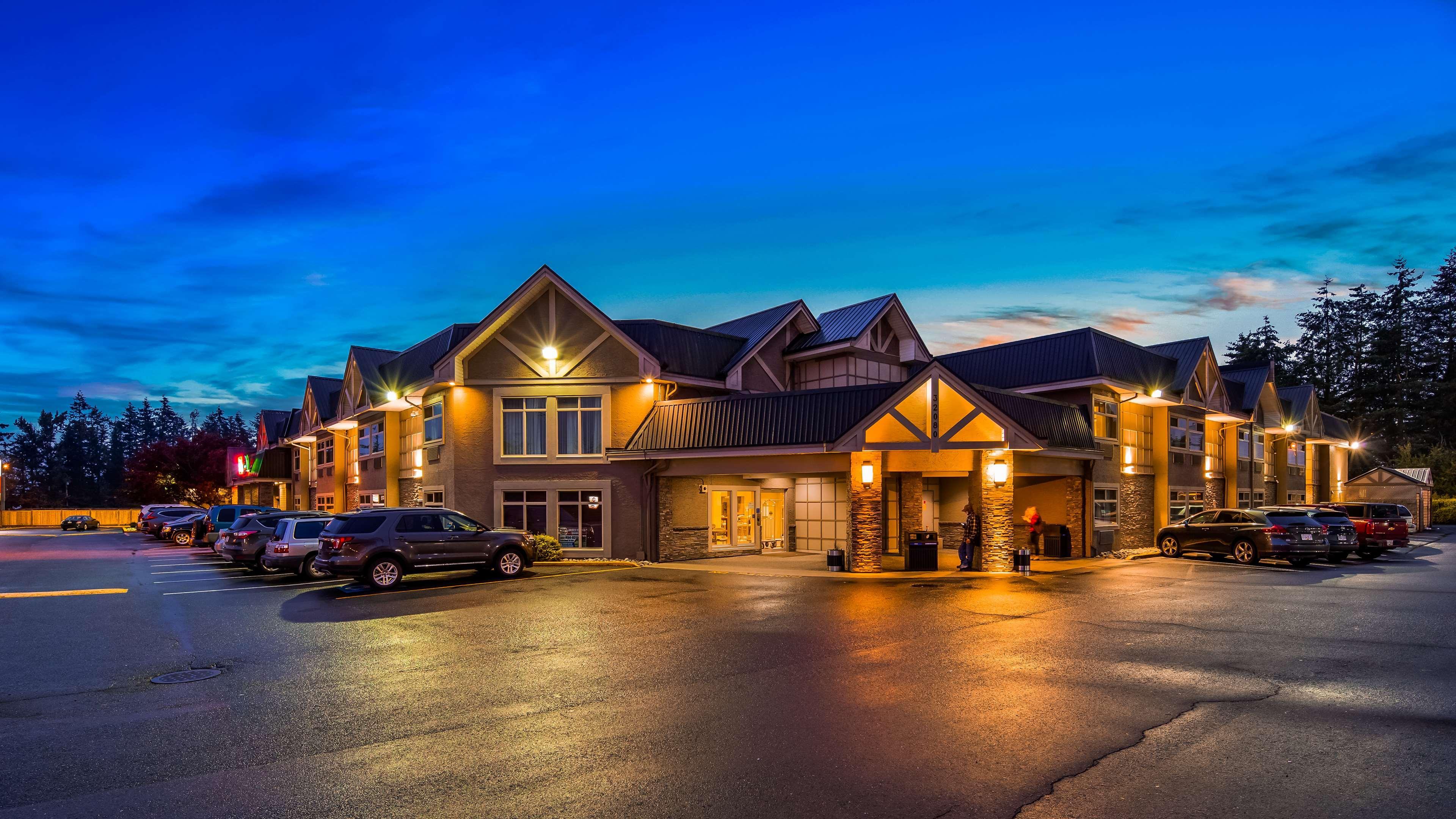 Best Western Plus Regency Inn And Conference Centre Абътсфорд Екстериор снимка