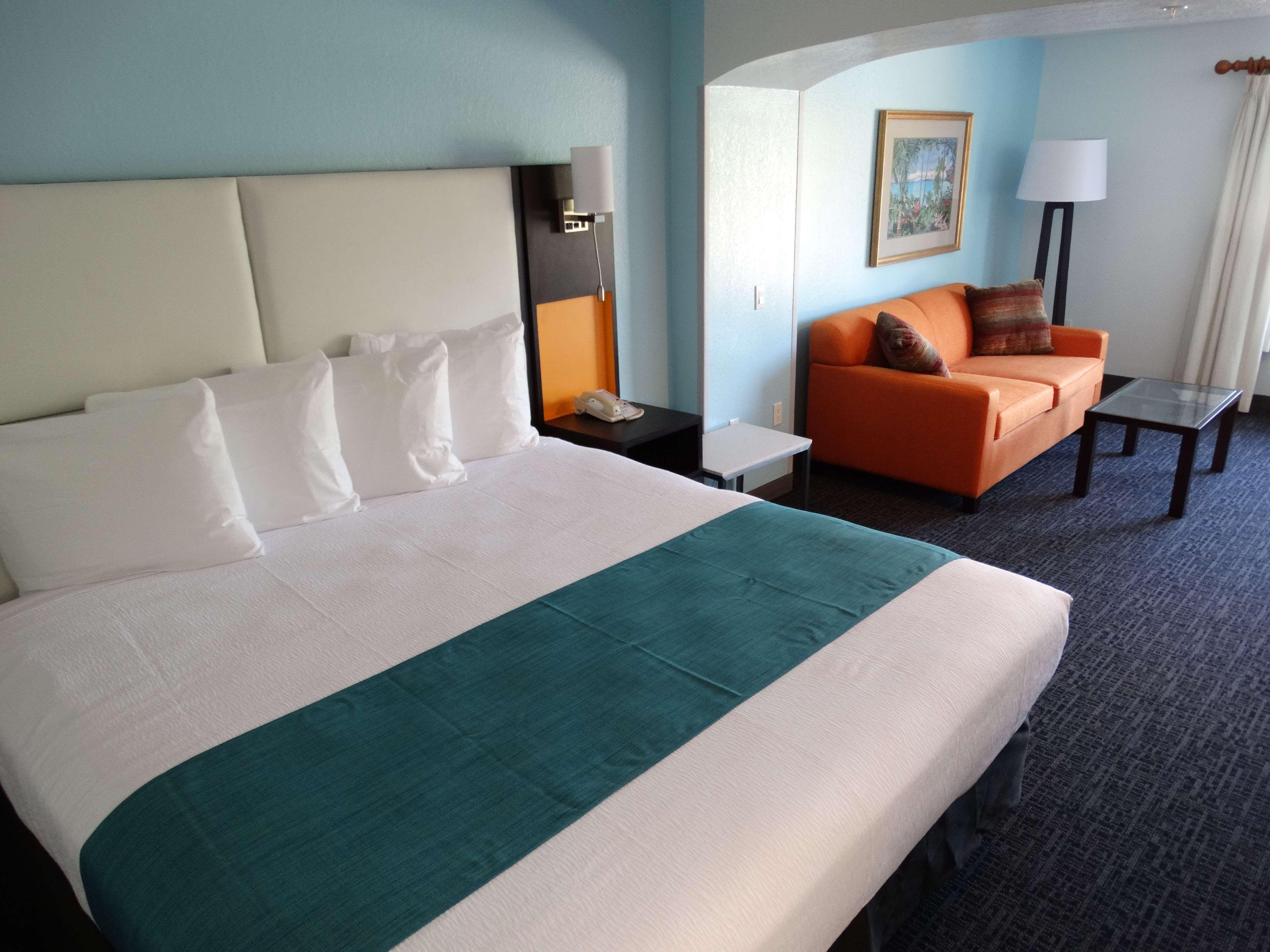 Best Western Plus Regency Inn And Conference Centre Абътсфорд Екстериор снимка